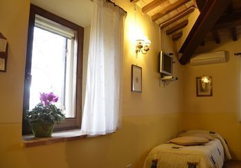 Agriturismo Le Due Torri Torre Quadrano Spello Exterior photo