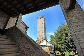 Agriturismo Le Due Torri Torre Quadrano Spello Exterior photo