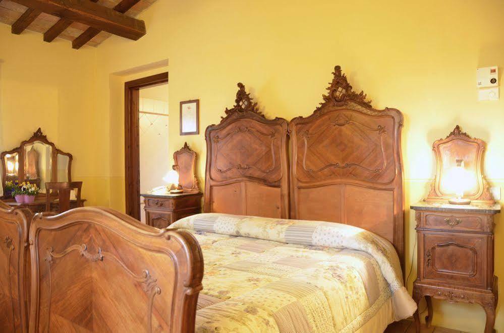 Agriturismo Le Due Torri Torre Quadrano Spello Exterior photo